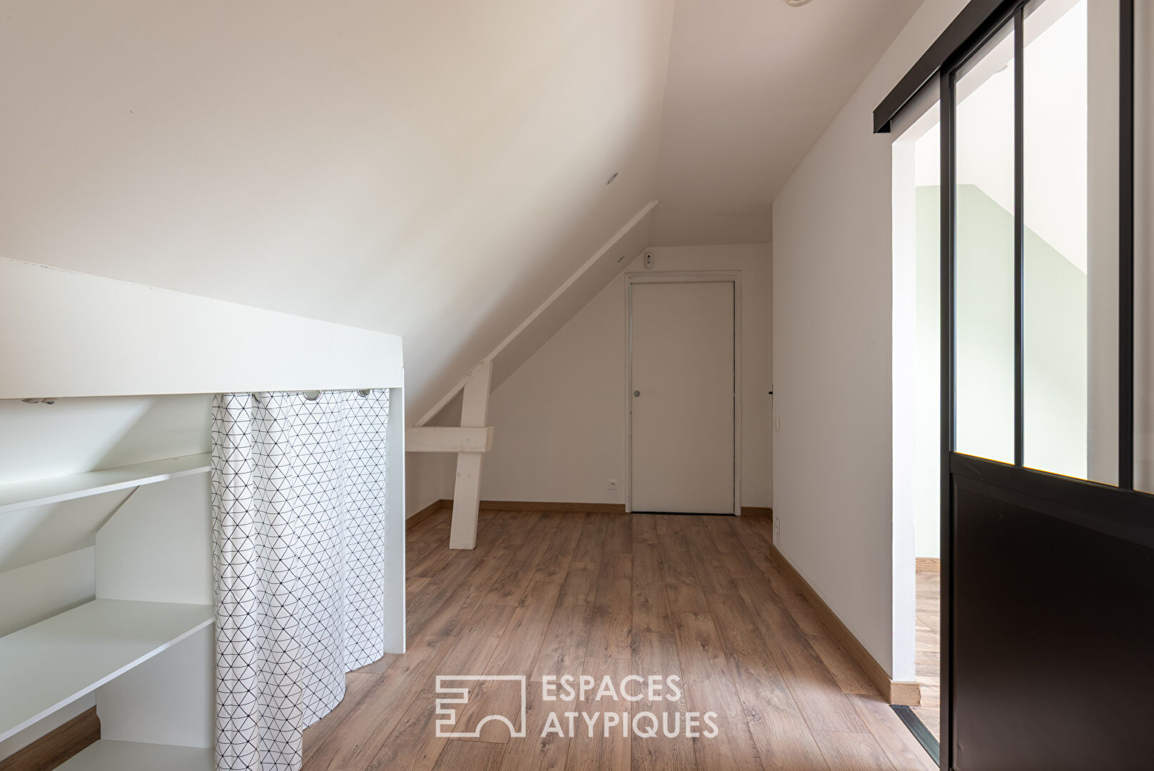 Contemporaine familiale avec vue contemplative