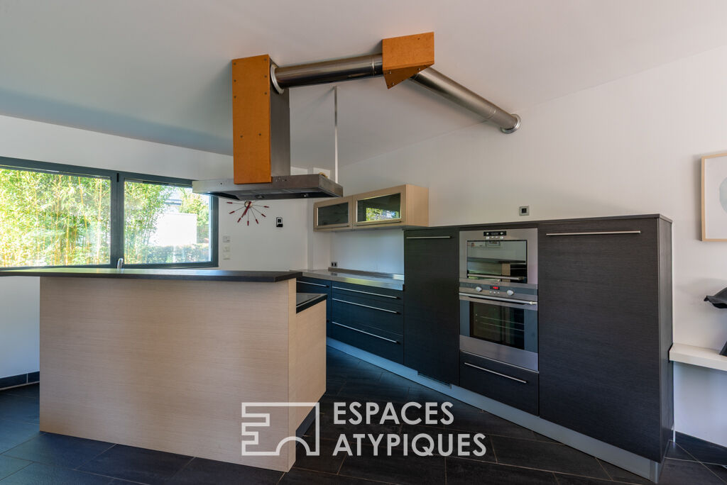 Maison d’architecte avec terrasse et jardin