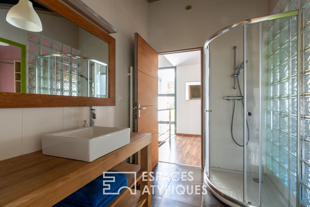 Maison d’architecte avec terrasse et jardin