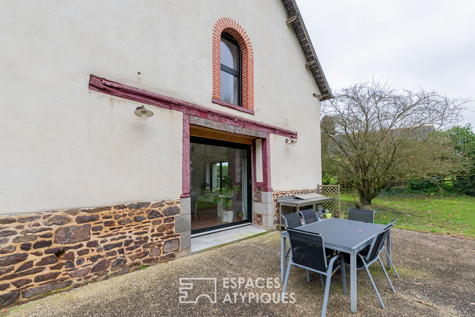 Vaste longère contemporaine au coeur de la nature