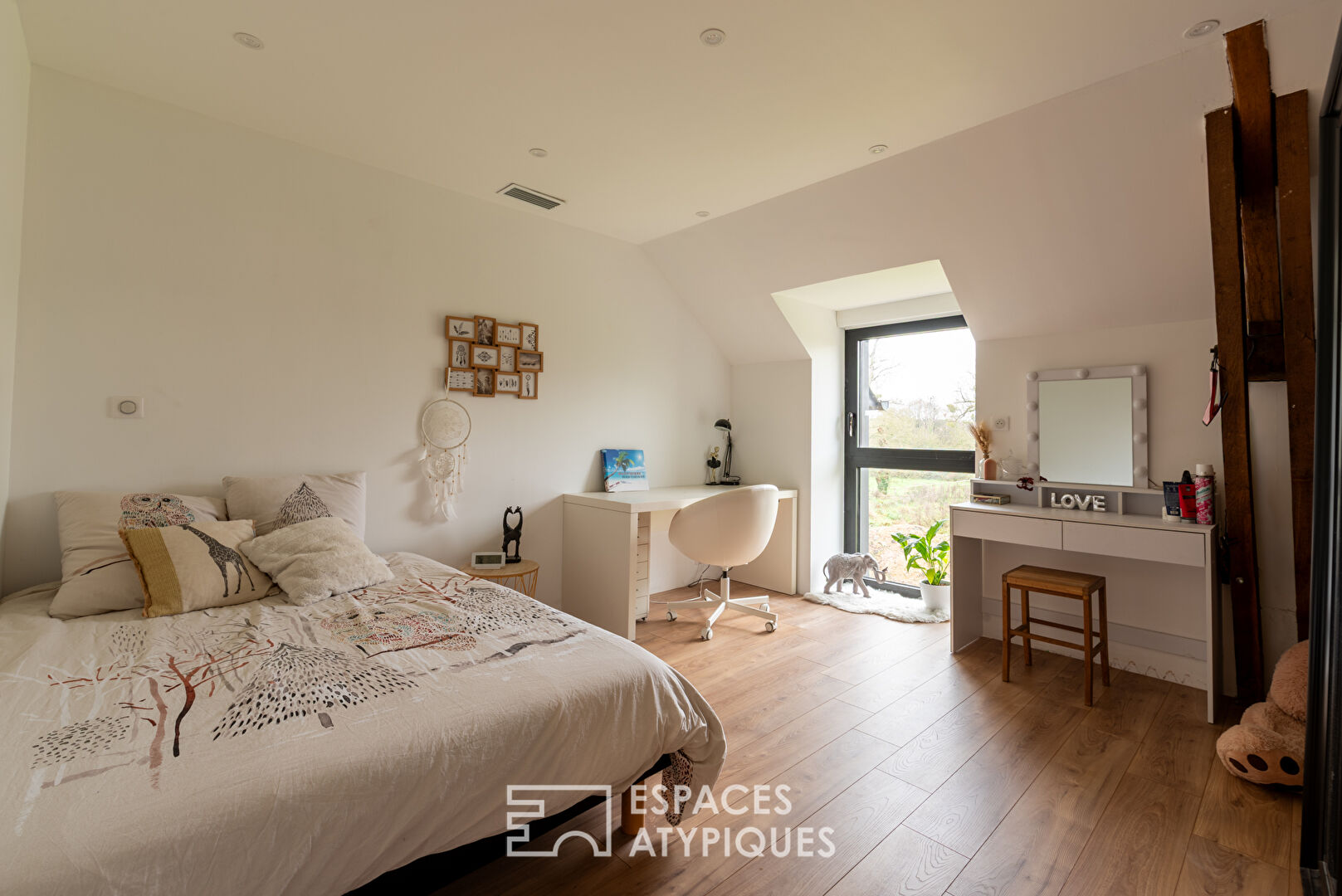 Vaste longère contemporaine au coeur de la nature