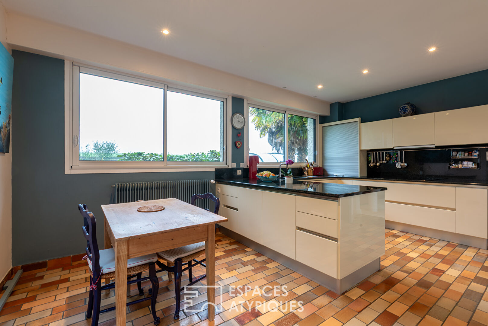 Vaste maison d&rsquo;architecte avec piscine