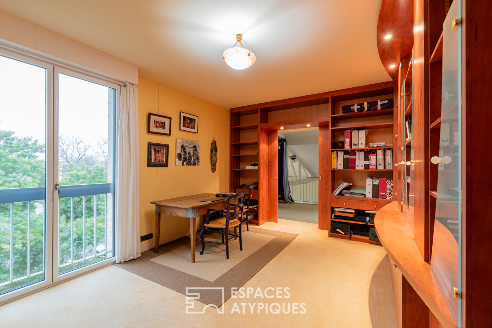 Vaste maison d&rsquo;architecte avec piscine