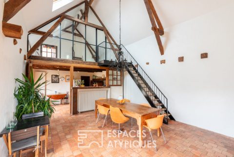 Manoir du XVIIème siècle et dépendance, centre ville