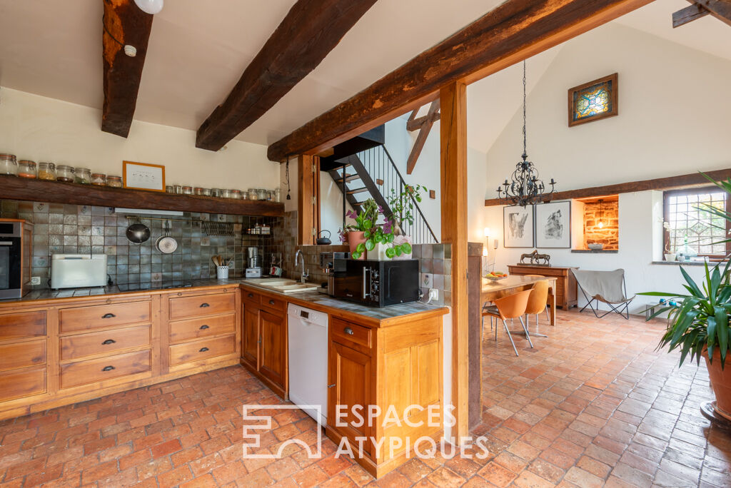 Manoir du XVIIème siècle et dépendance, centre ville