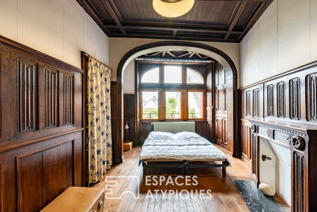 Manoir du XVIIème siècle et dépendance, centre ville