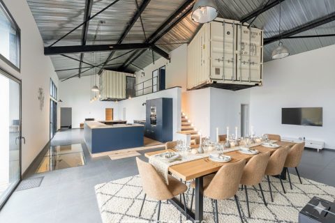 Maison style industriel et ses six chambres