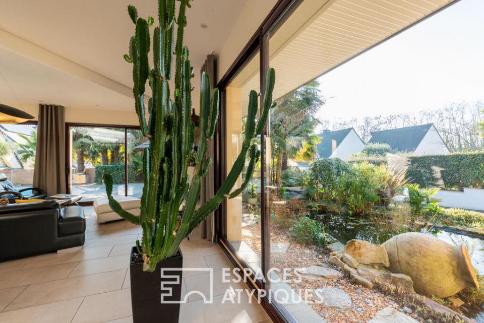 Villa contemporaine et son oasis tropicale