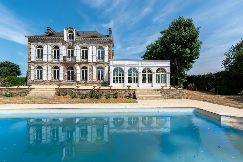 Malouinière avec piscine et dépendance à Quedillac