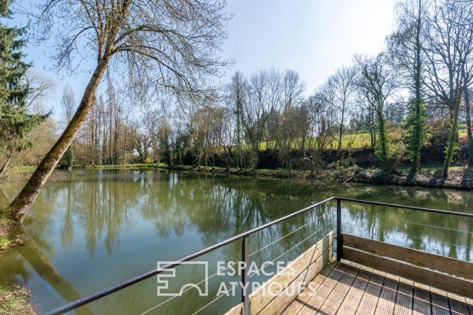 Domaine confidentiel entre eau et nature, pensé pour vivre autrement.