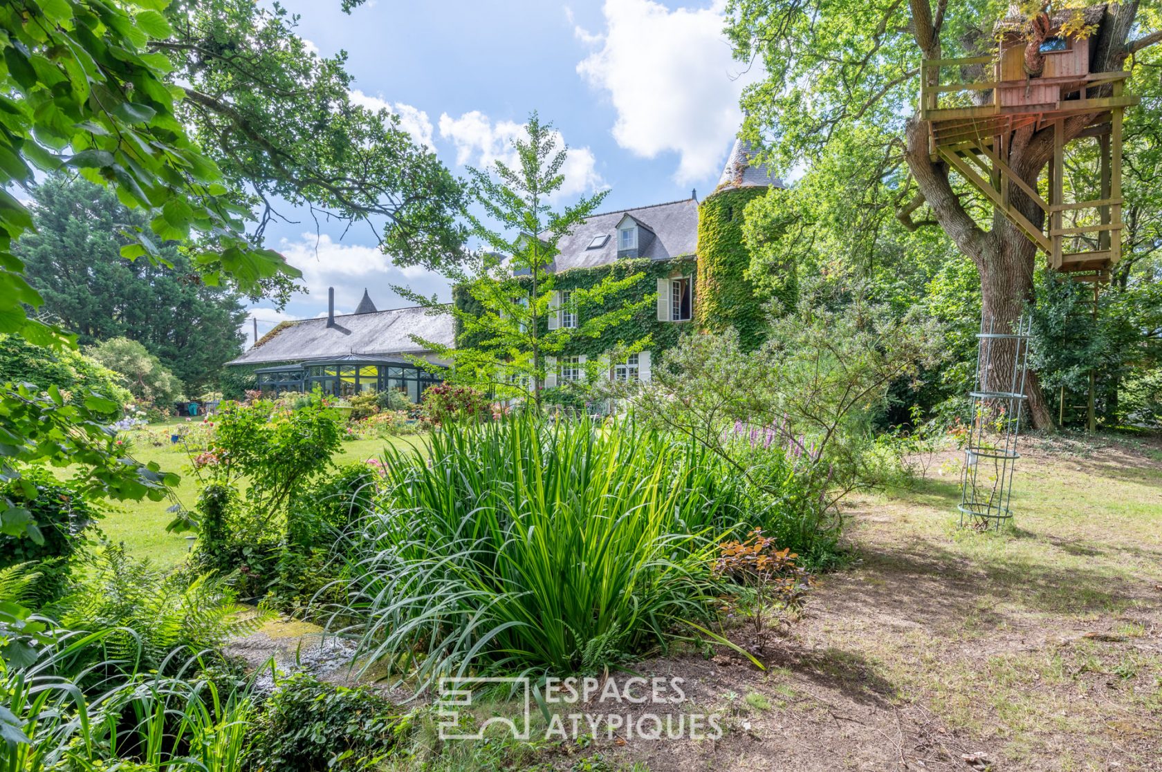 Manoir du XIVème Siècle dans son écrin de verdure – 350m²