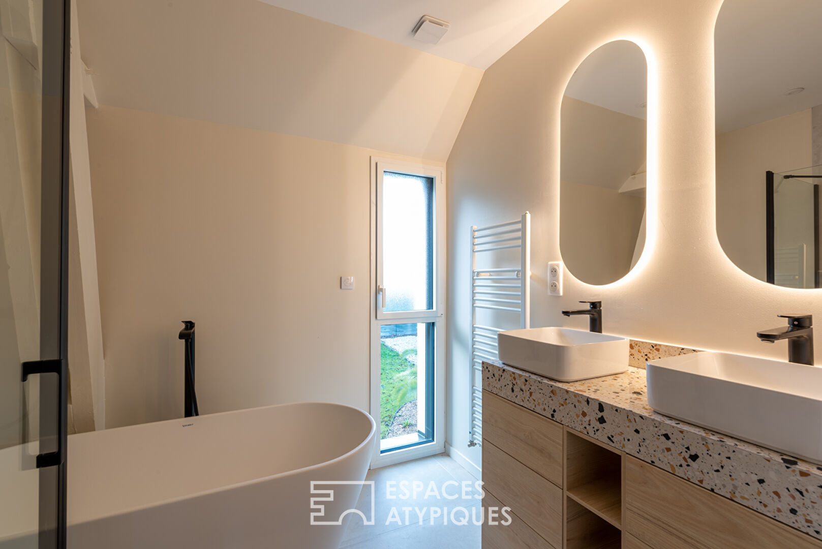 Audacious farmhouse a stone’s throw from the Breton capital