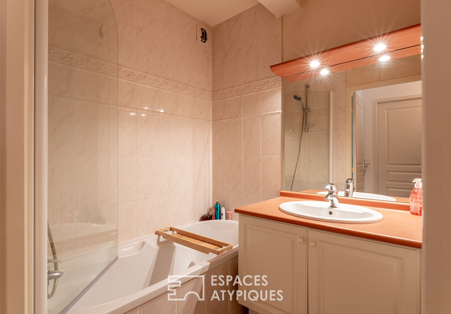 Luxury apartment, bright and quiet in the very center