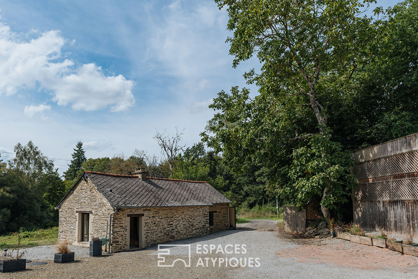 Propriété de campagne, dépendances et piscine au sud de Rennes