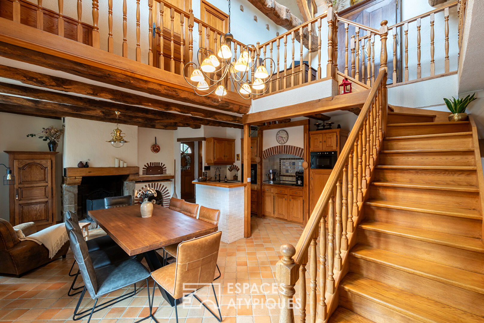 Charming renovated farmhouse on large garden in the heart of Gévezé