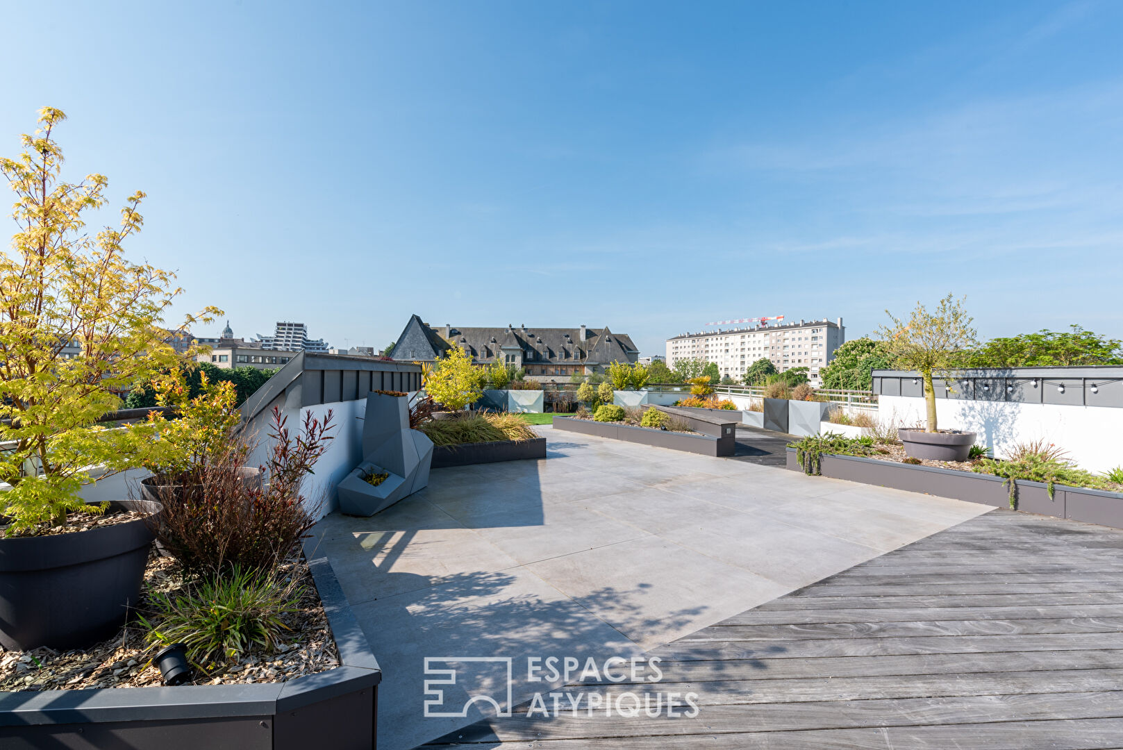 Beautiful apartment and its extraordinary terrace in the heart of the St Martin meadows