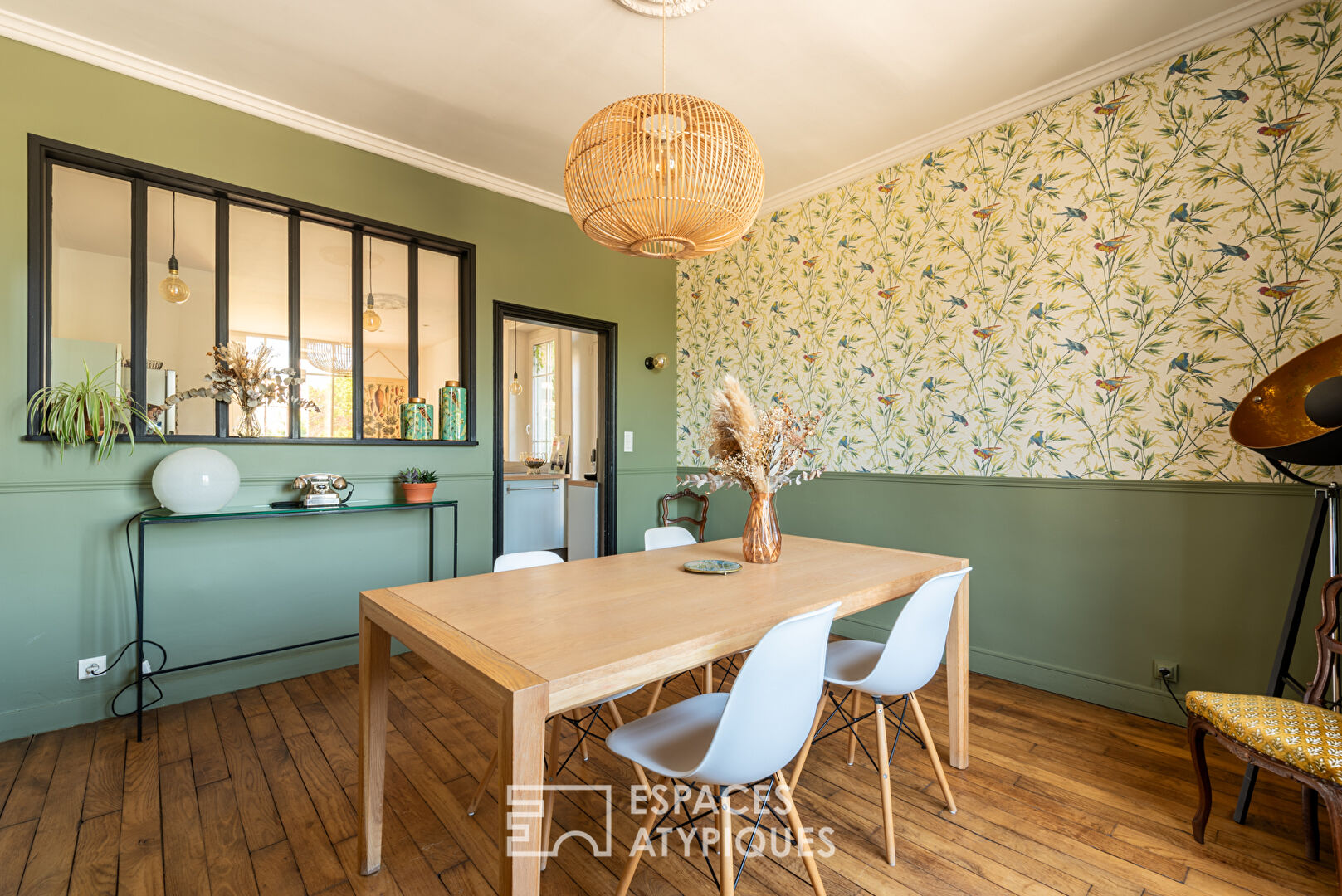 Elegant 20th century bourgeois residence