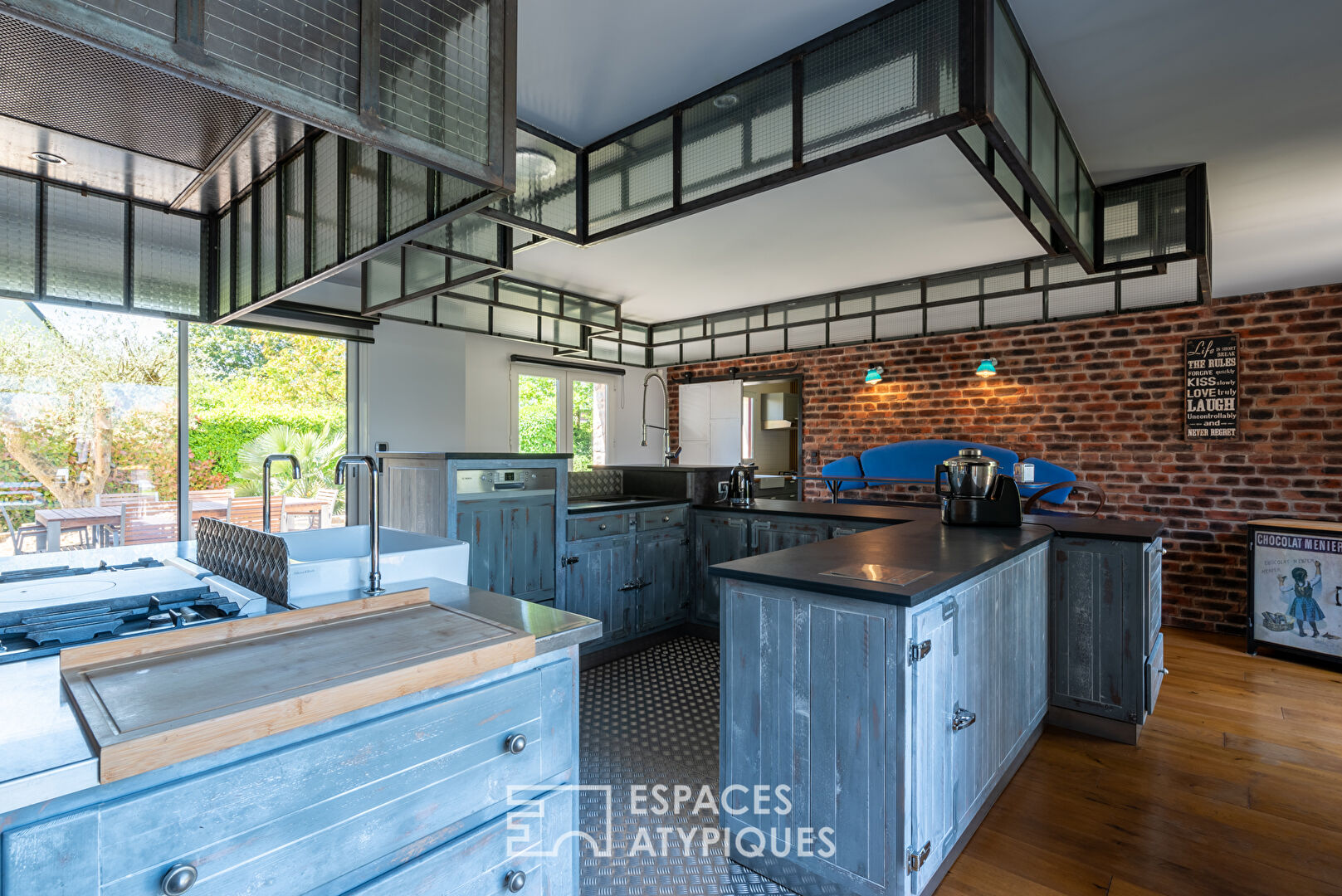 Charming large-scale farmhouse style house