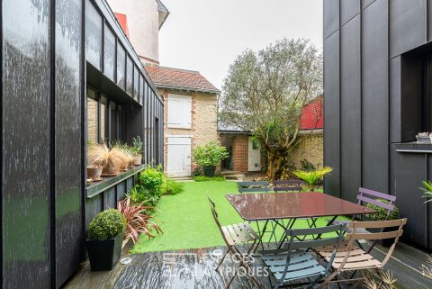Town house and its landscaped courtyard