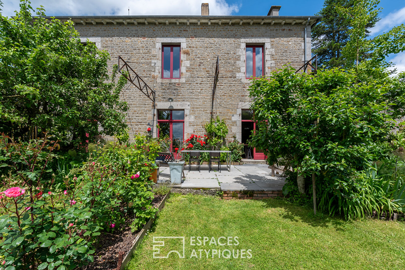 Charming 19th century residence, swimming pool and adjoining accommodation