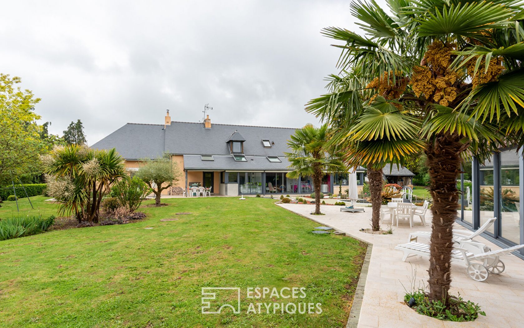Propriété de campagne, parc arboré et piscine