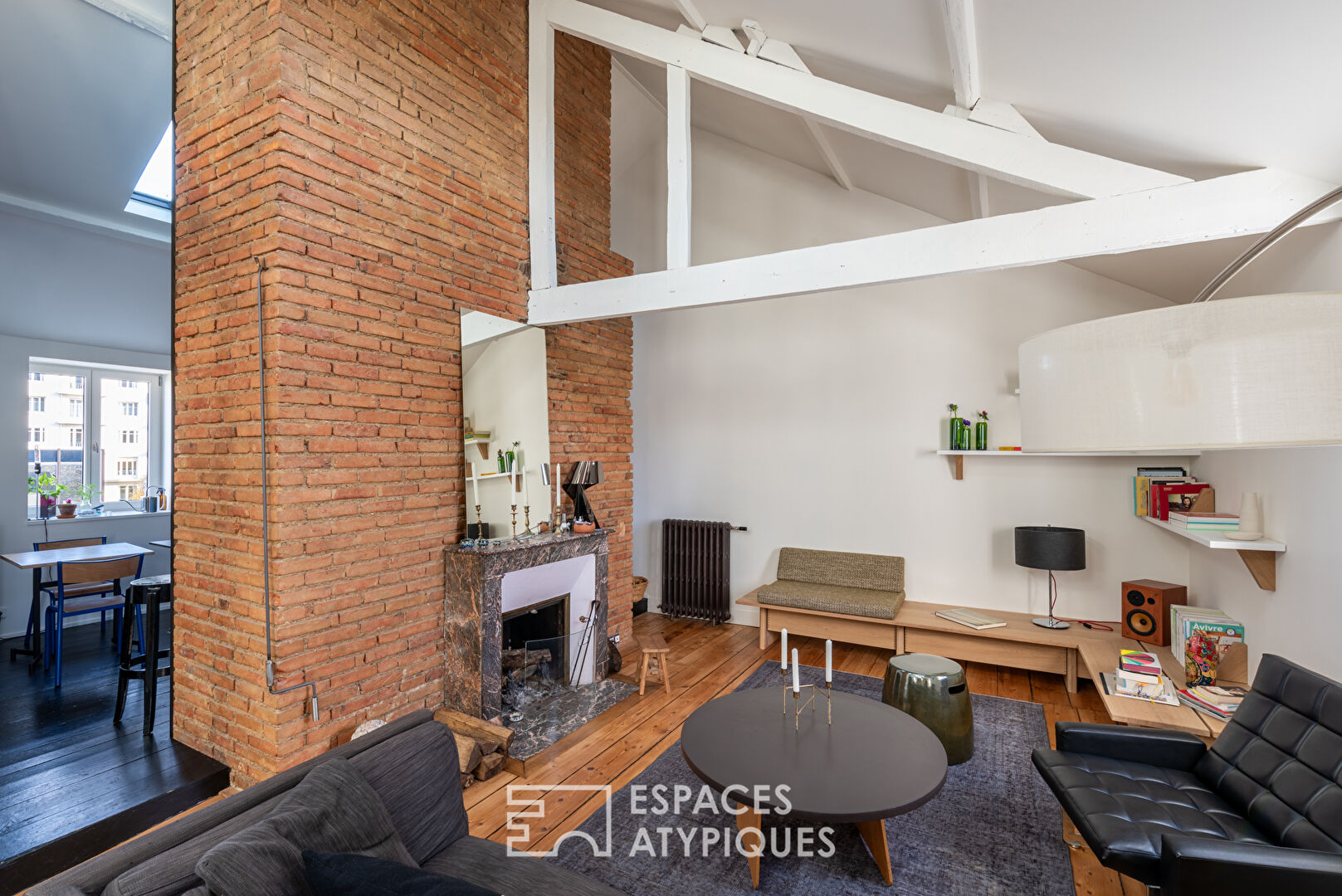 Loft style with 2 bedrooms, train station district – Rennes city center