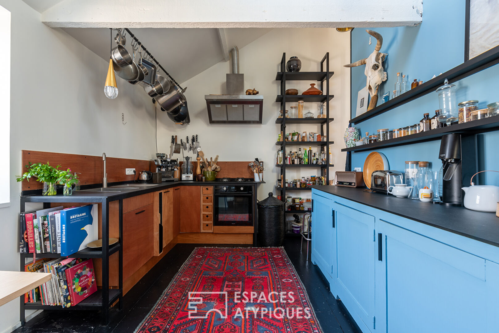 Loft style with 2 bedrooms, train station district – Rennes city center