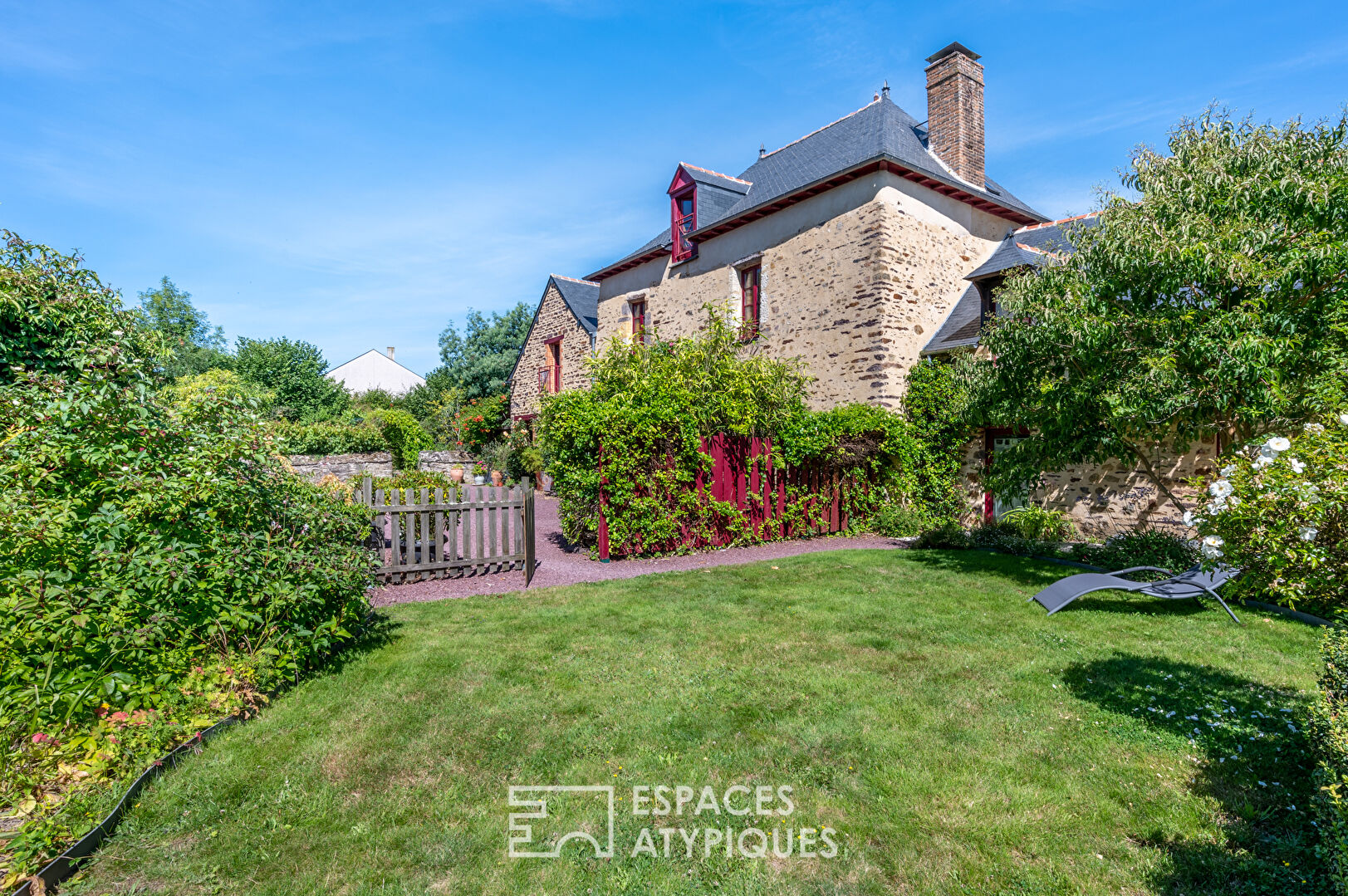Charming 17th century manor house and its lodgings