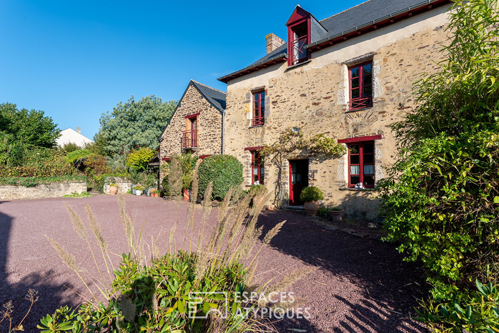 Charming 17th century manor house and its lodgings