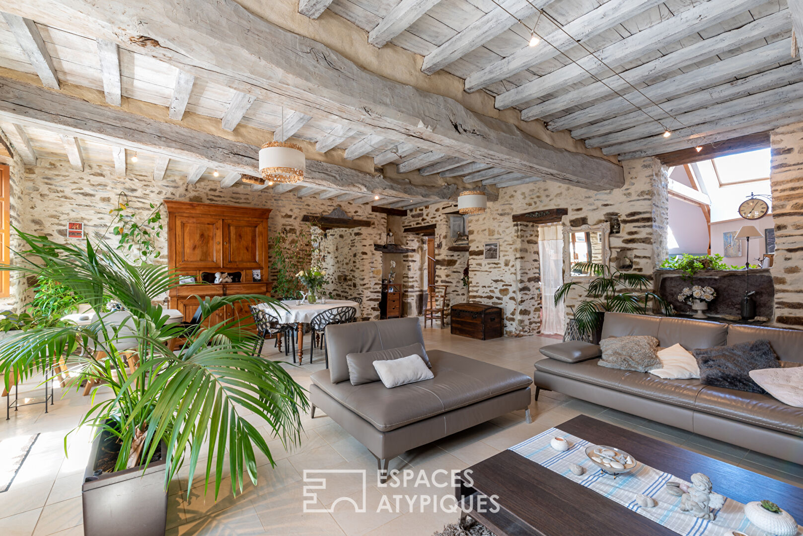 Charming 17th century manor house and its lodgings