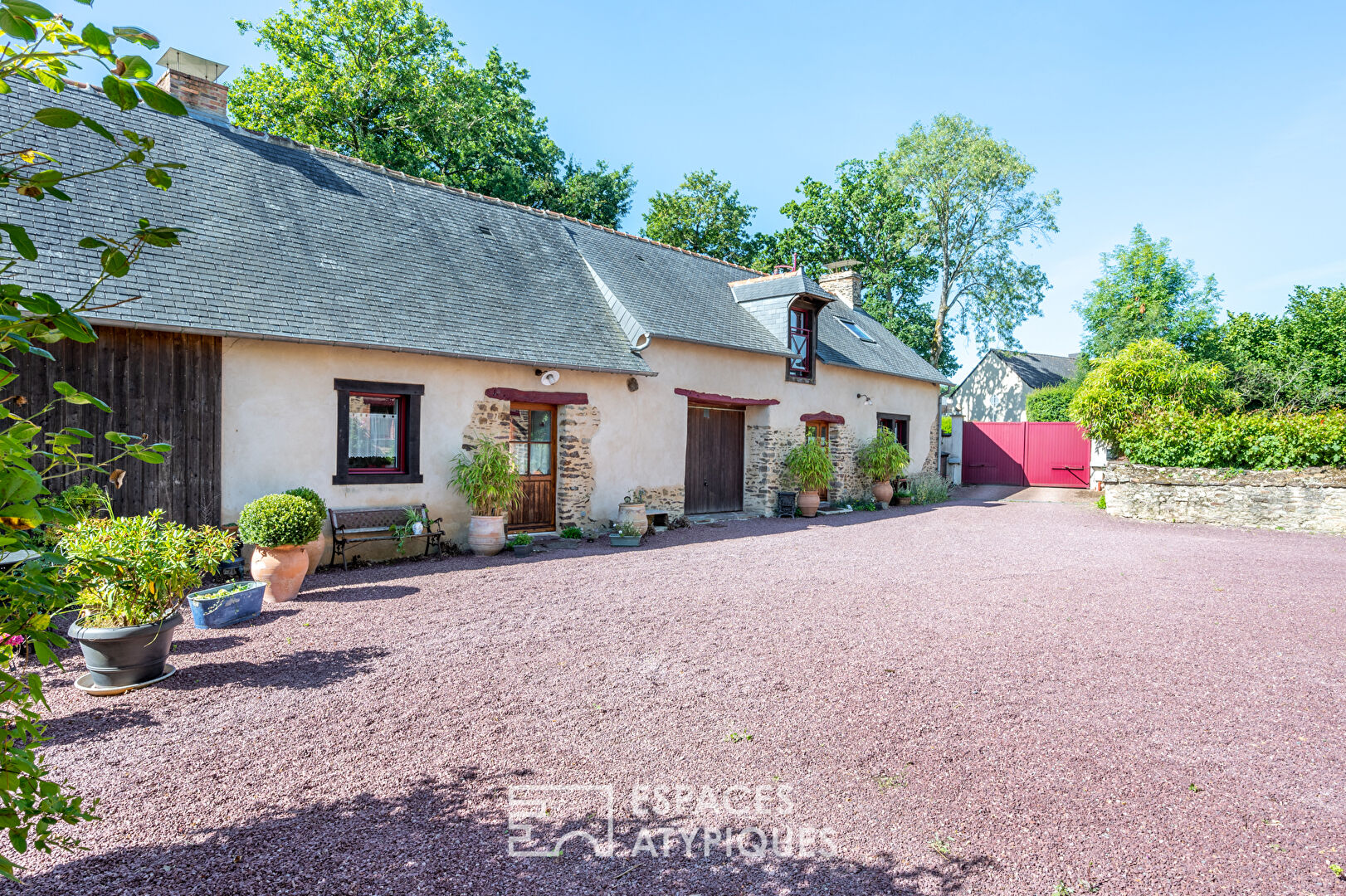 Charming 17th century manor house and its lodgings