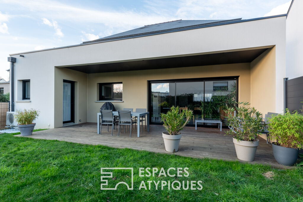 Contemporary house near the center