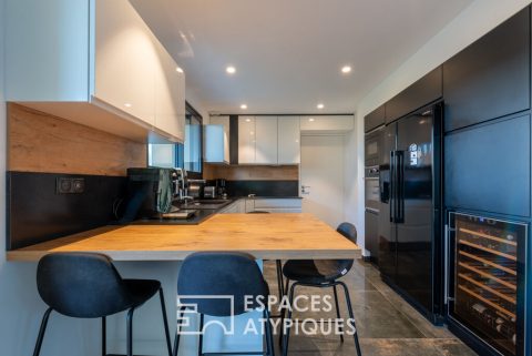 Contemporary house near the center