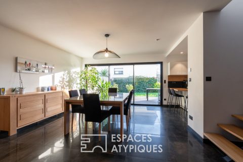 Contemporary house near the center