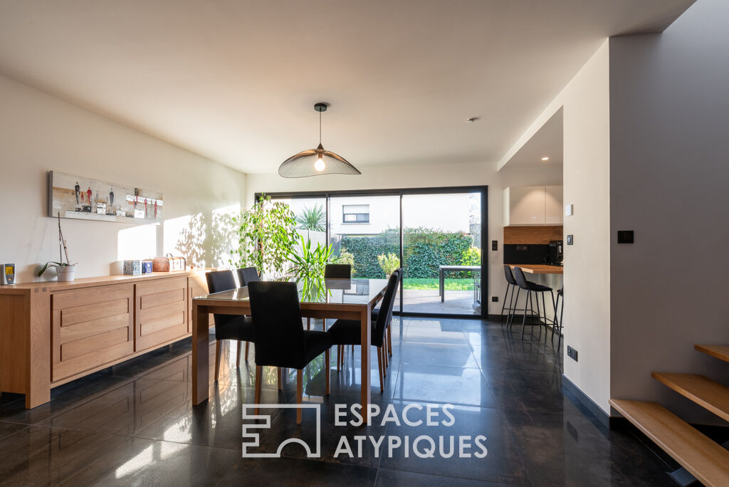Contemporary house near the center