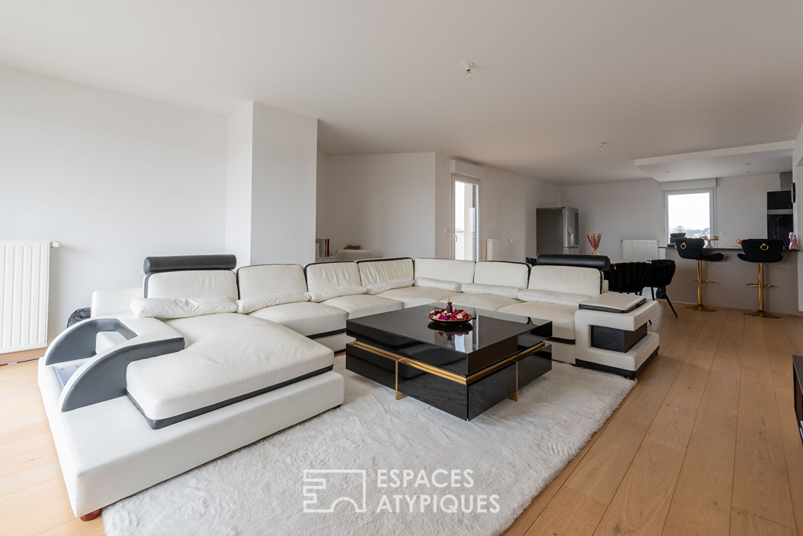 High-end duplex and its three terraces