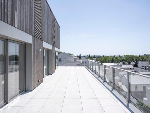 Appartement cinq pièces et sa terrasse grand format