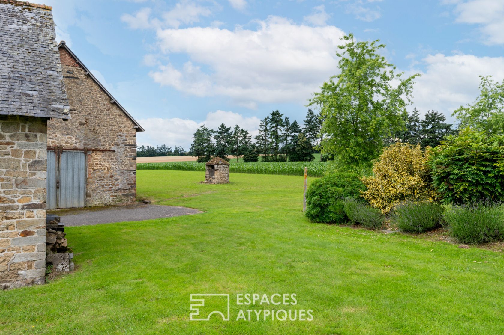 Longère and its stable in the Breton countryside