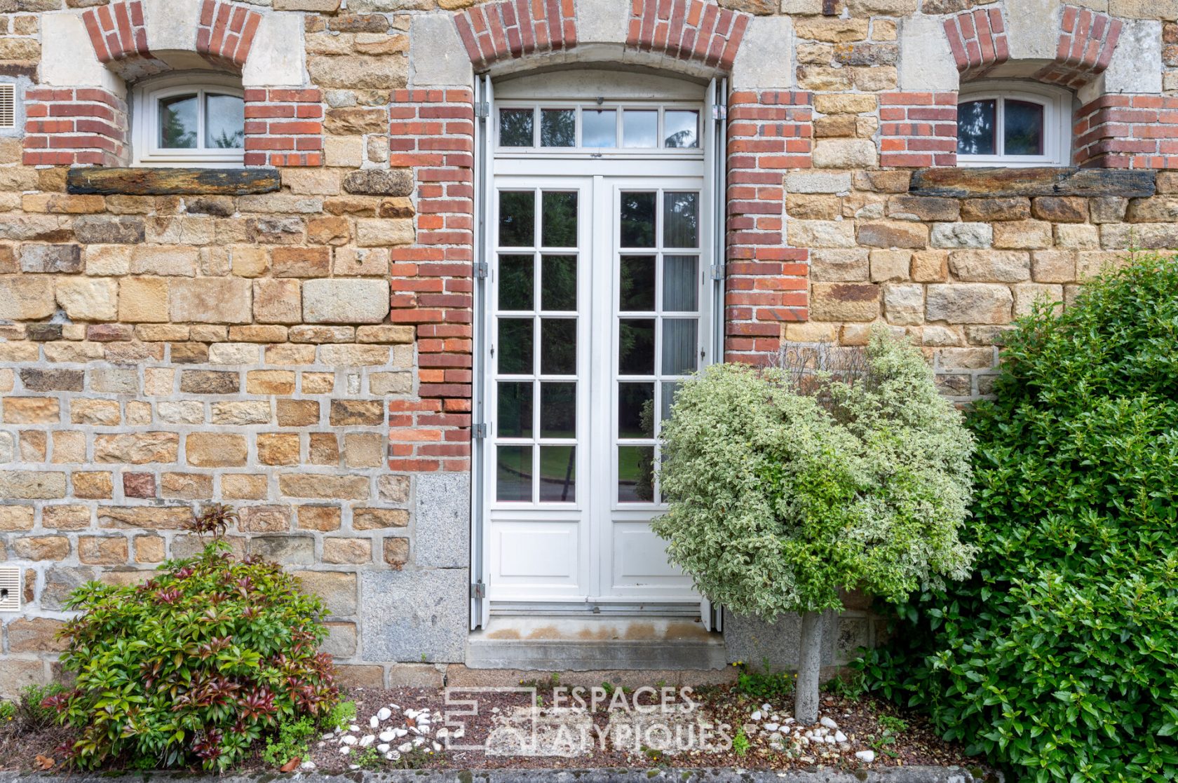 Longère and its stable in the Breton countryside