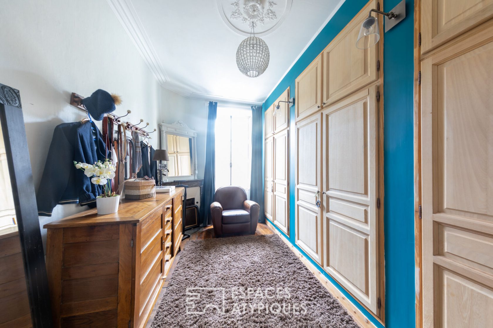 L’étonnante bourgeoise en coeur du bourg