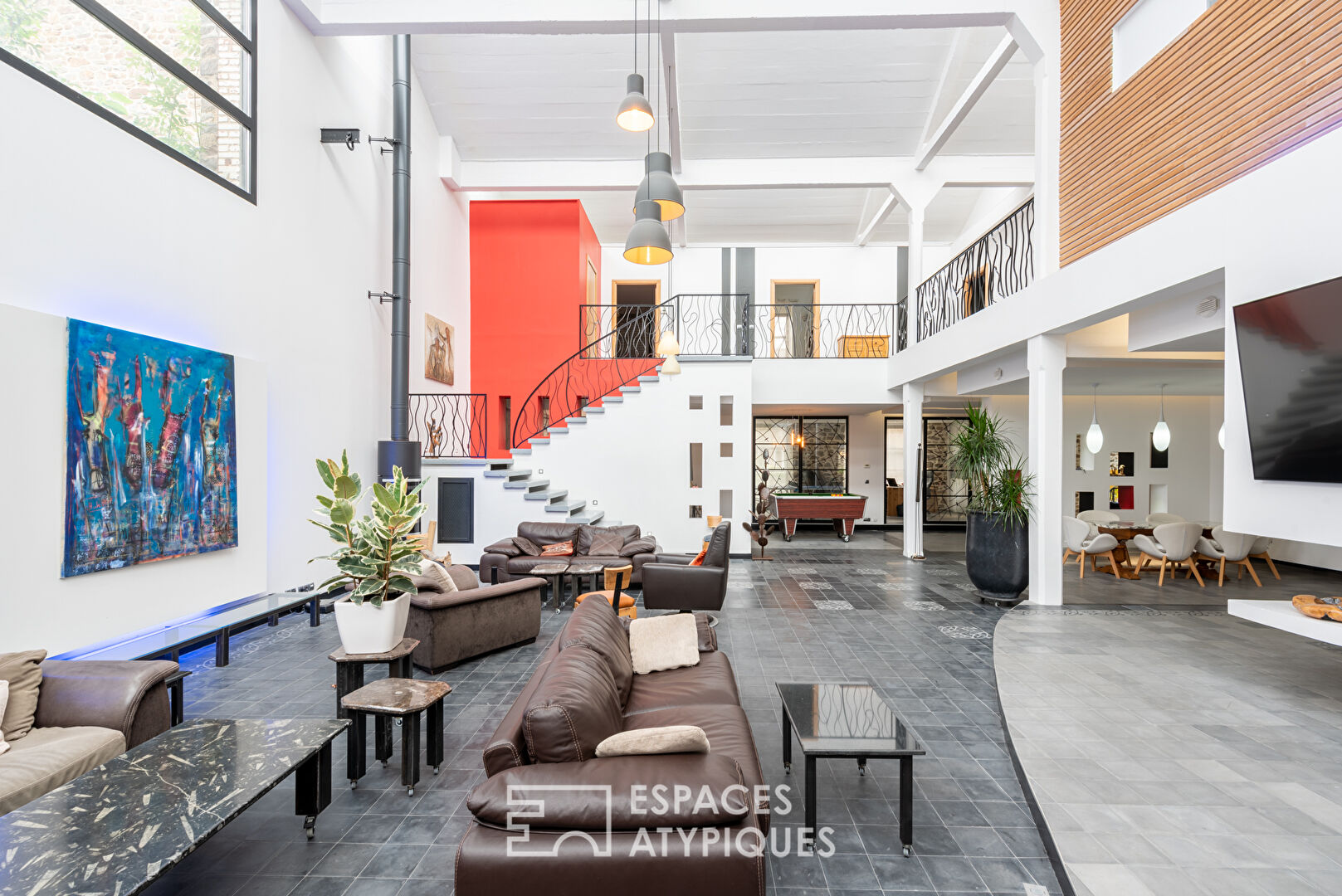 Large-format loft, swimming pool and patio