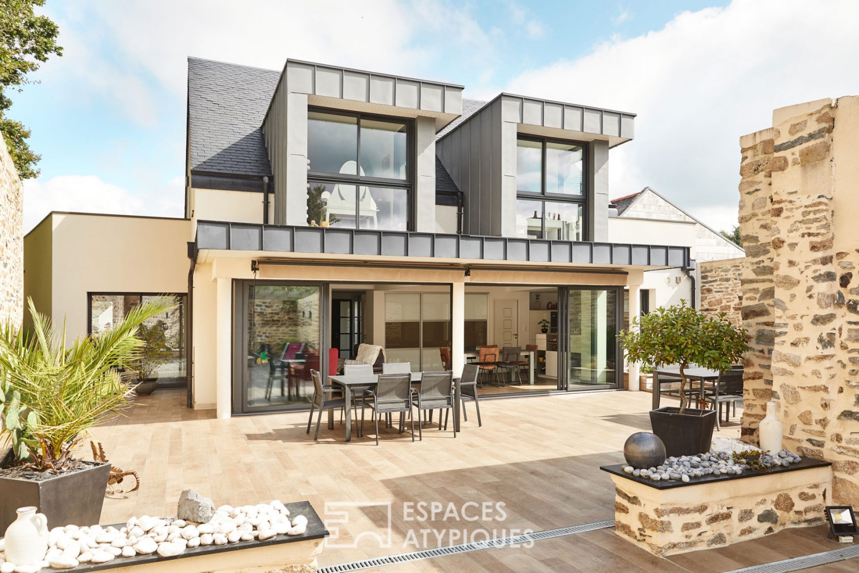 Maison d’architecte et sa terrasse intimiste
