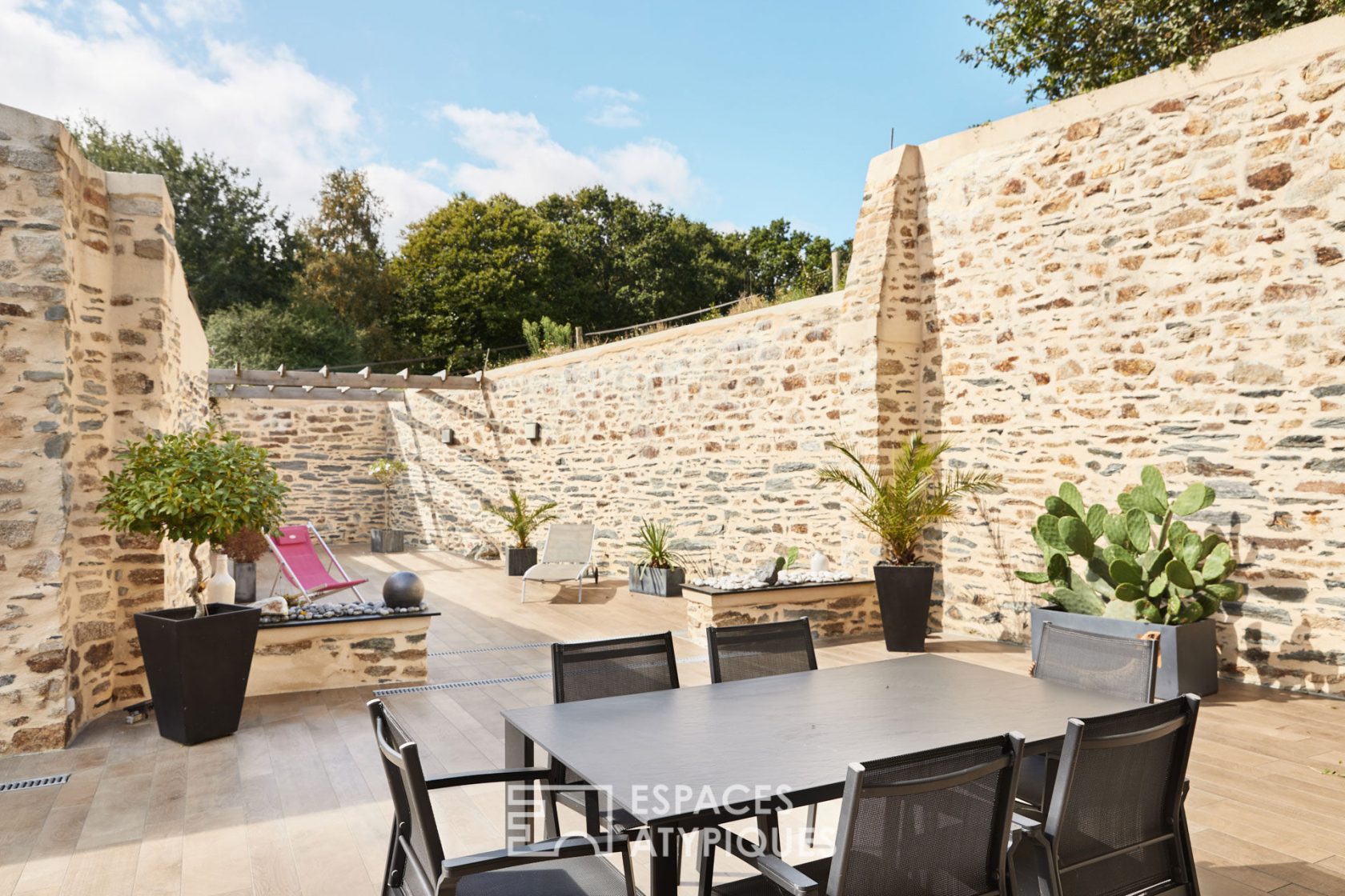 Maison d’architecte et sa terrasse intimiste