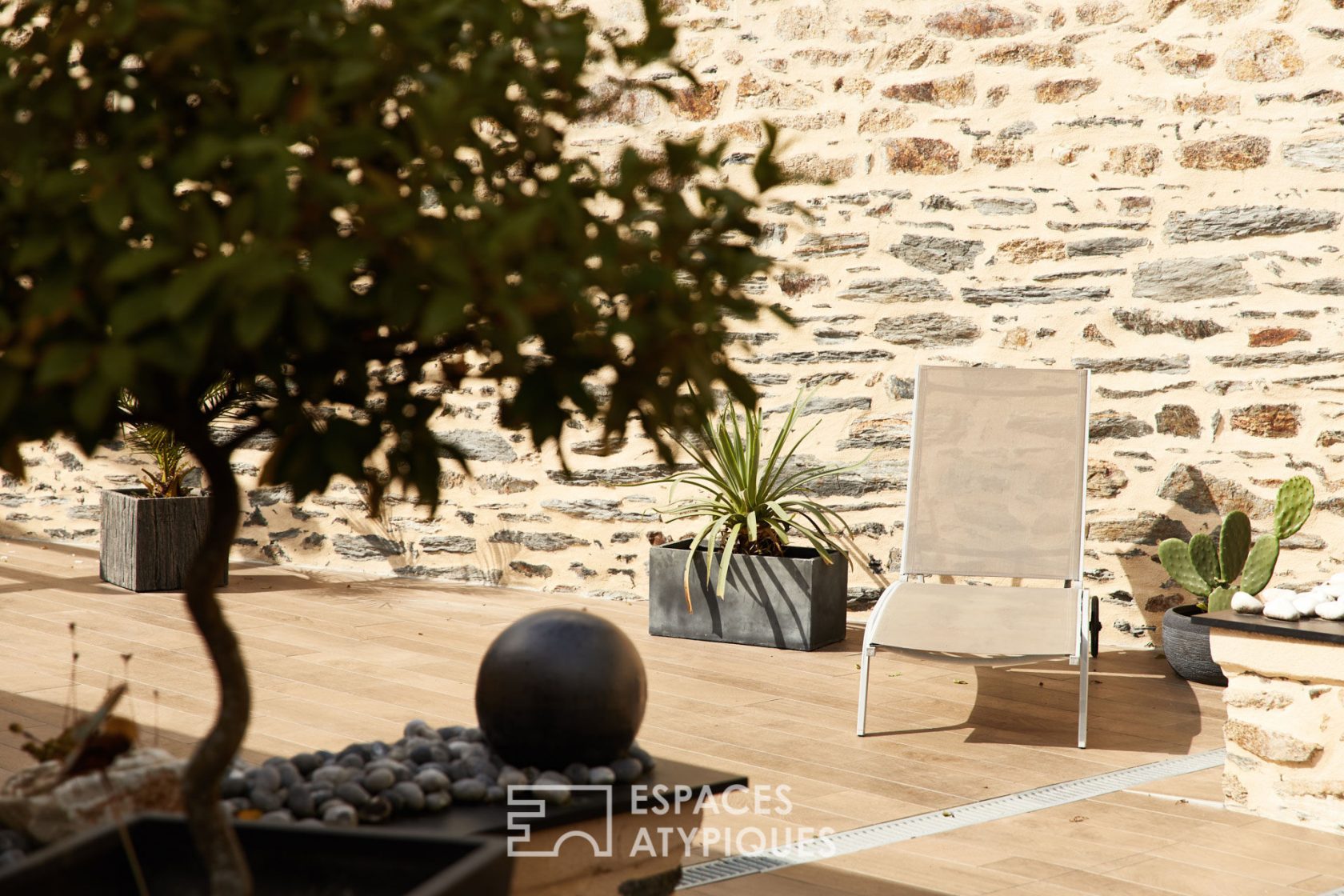 Maison d’architecte et sa terrasse intimiste