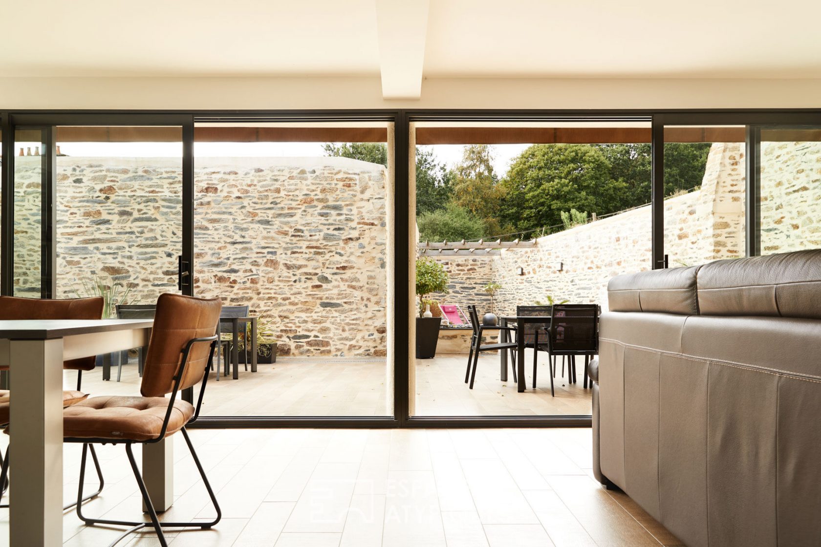 Maison d’architecte et sa terrasse intimiste