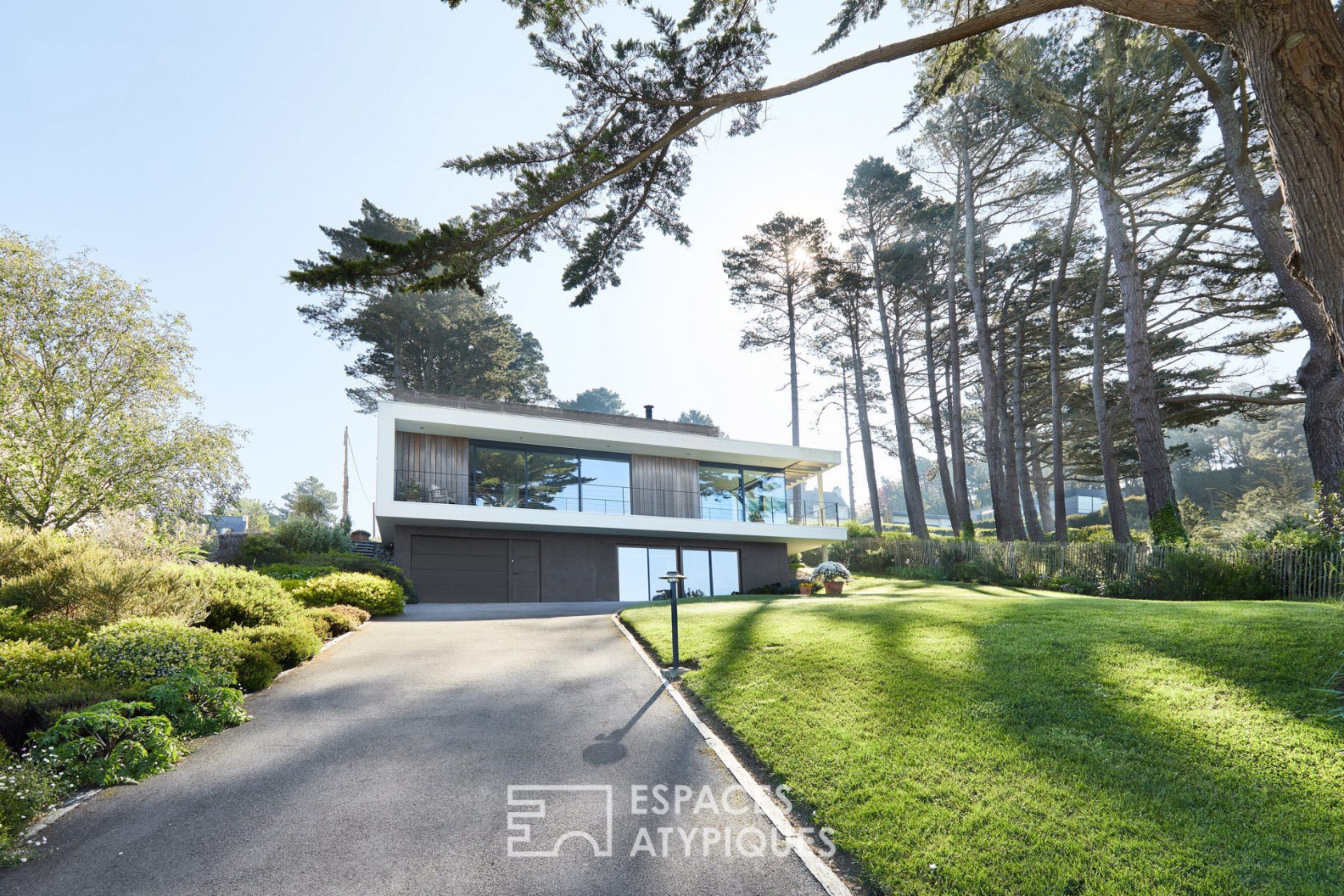 Villa d’architecte contemplative vue mer