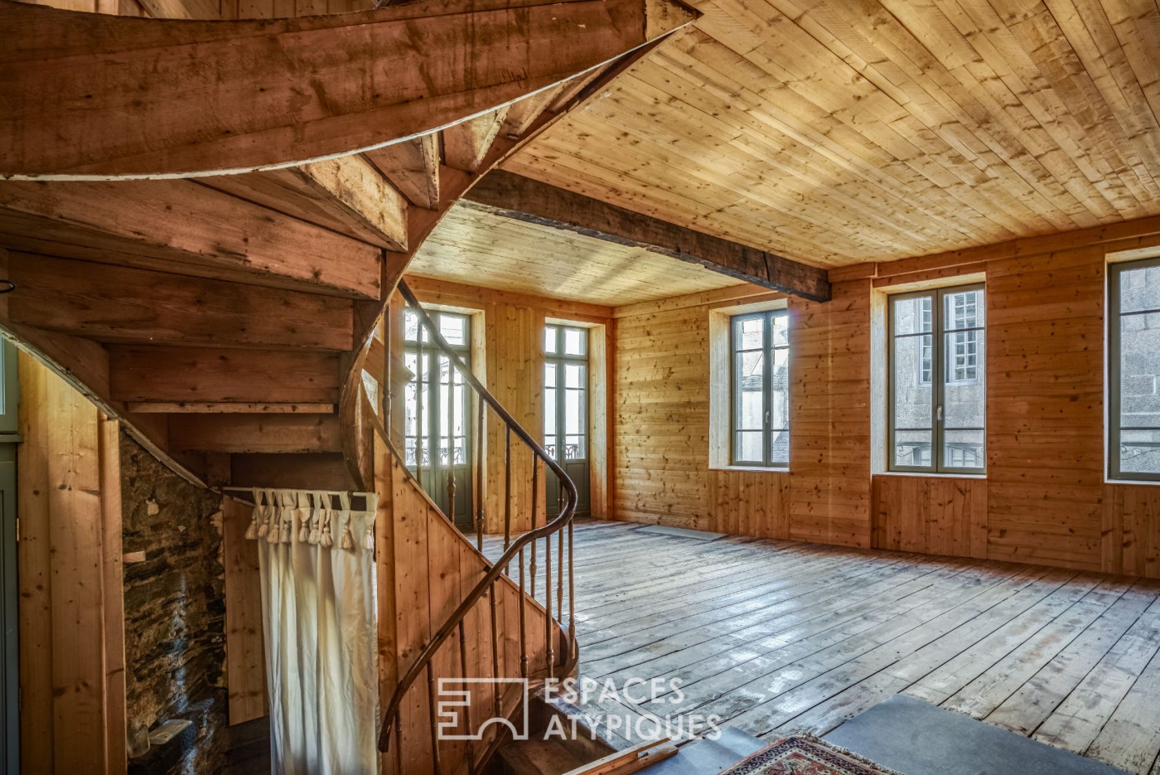 Atypical town house to reinvent