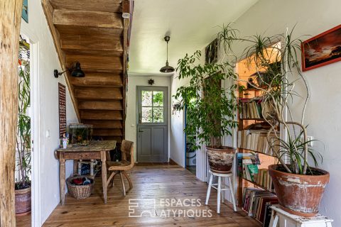 Maison à l’ambiance boisée en bord de mer