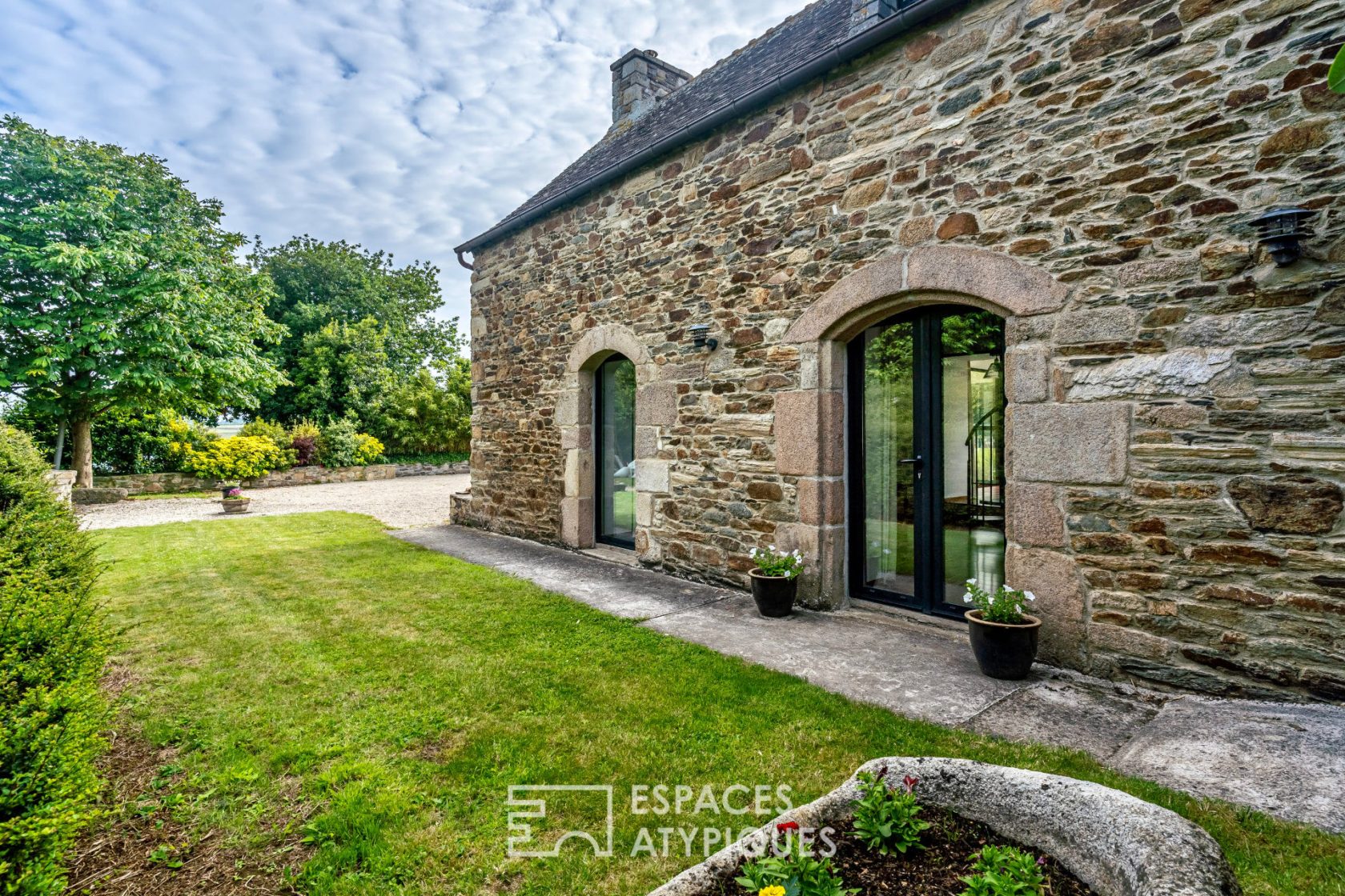 Corps de ferme à la rénovation contemporaine