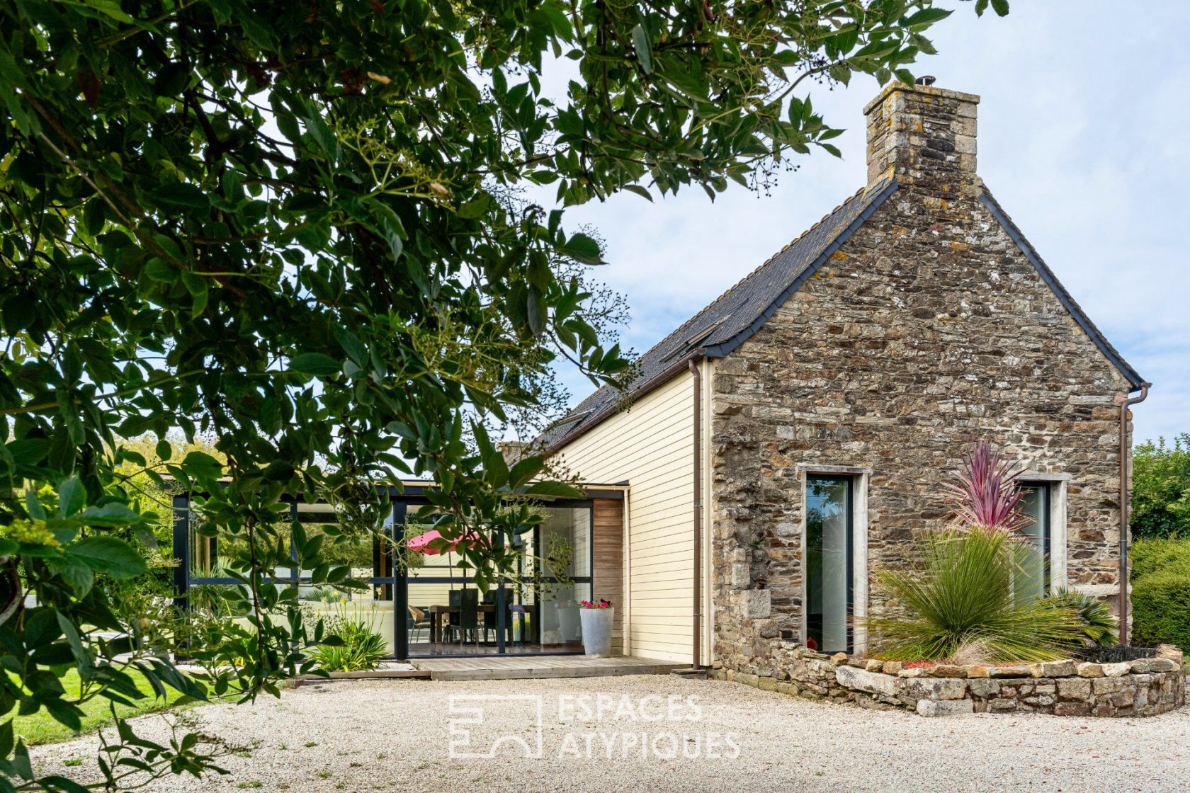 Corps de ferme à la rénovation contemporaine